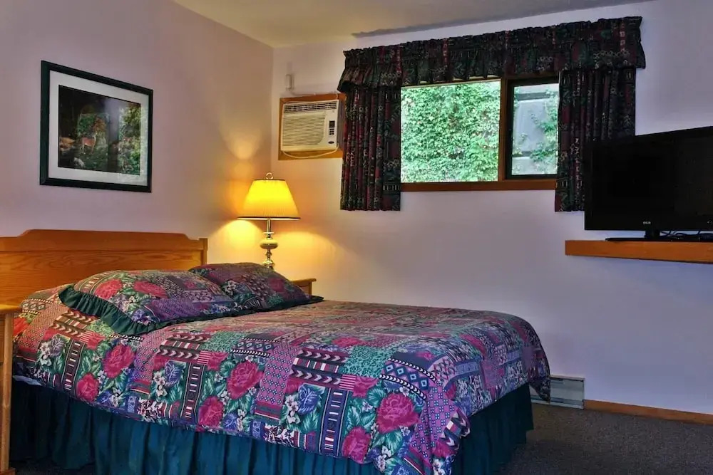 Colonial 900 Motel