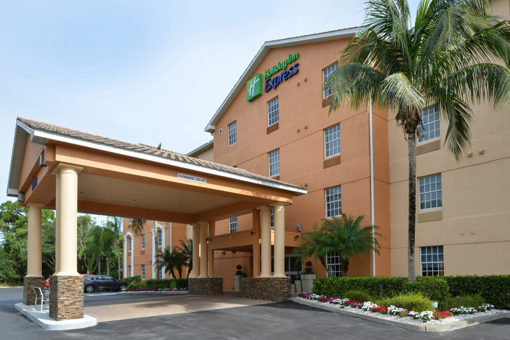 Holiday Inn Express Hotel & Suites Bonita Springs/Naples by IHG