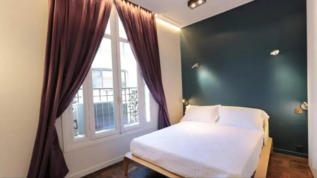 110 m2 golden square, renovated, 20metres croisette, parking private