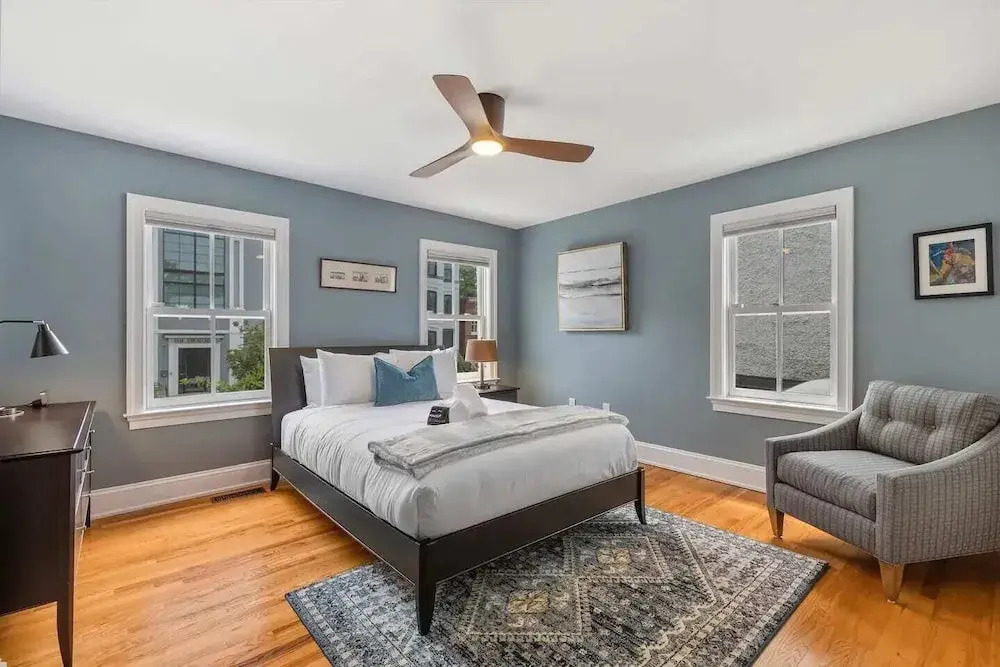 Historic Modern Capitol Hill 2-br Row Home