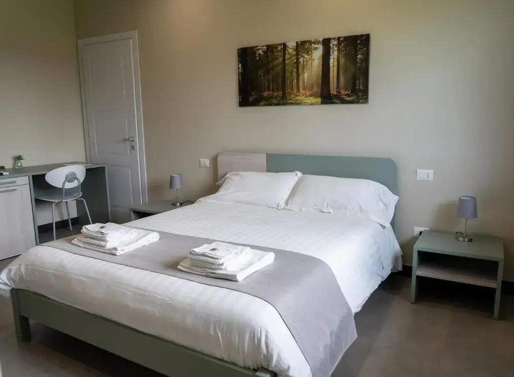 Skyline Rooms & Suites
