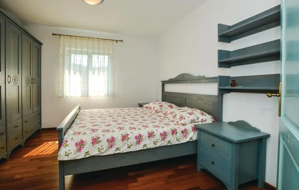 Cozy Home In Koper With Wifi