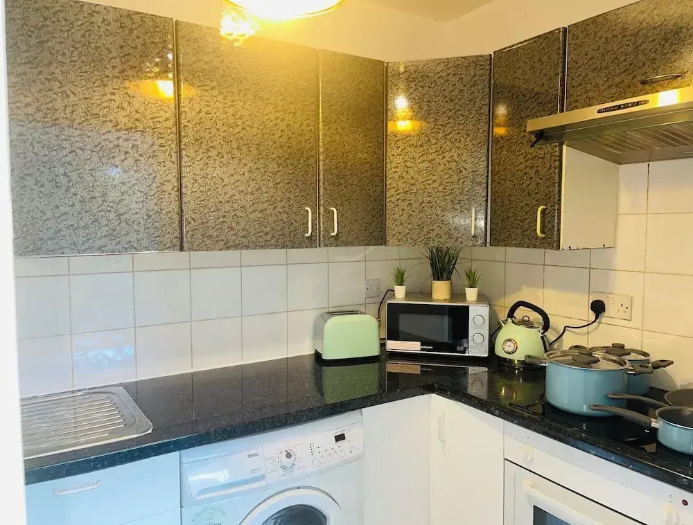 London Luxury Apartment up to 8 Guests