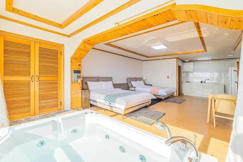 Geoje Daesan Oceanview Spa Pension
