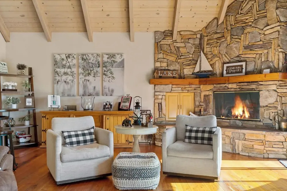 Bearfoot Lodge Near Hiking & Skiing!