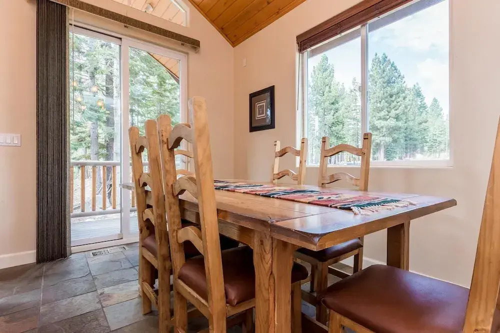 Mammoth Gateway Village 11