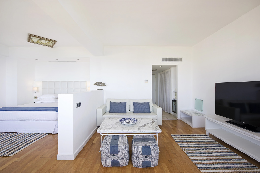 Grecian Sands Hotel