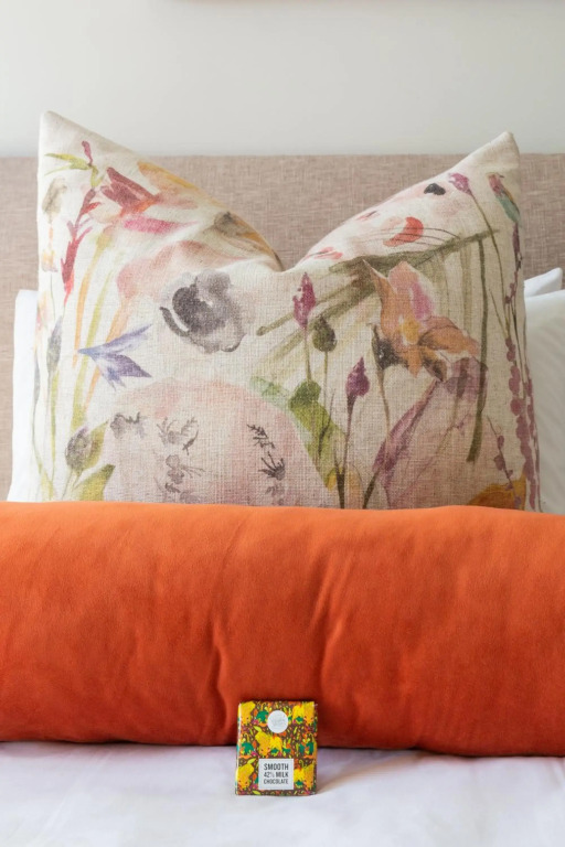 The Paragon Urbane CENTRALLY LOCATED, MODERN COMFORTS
