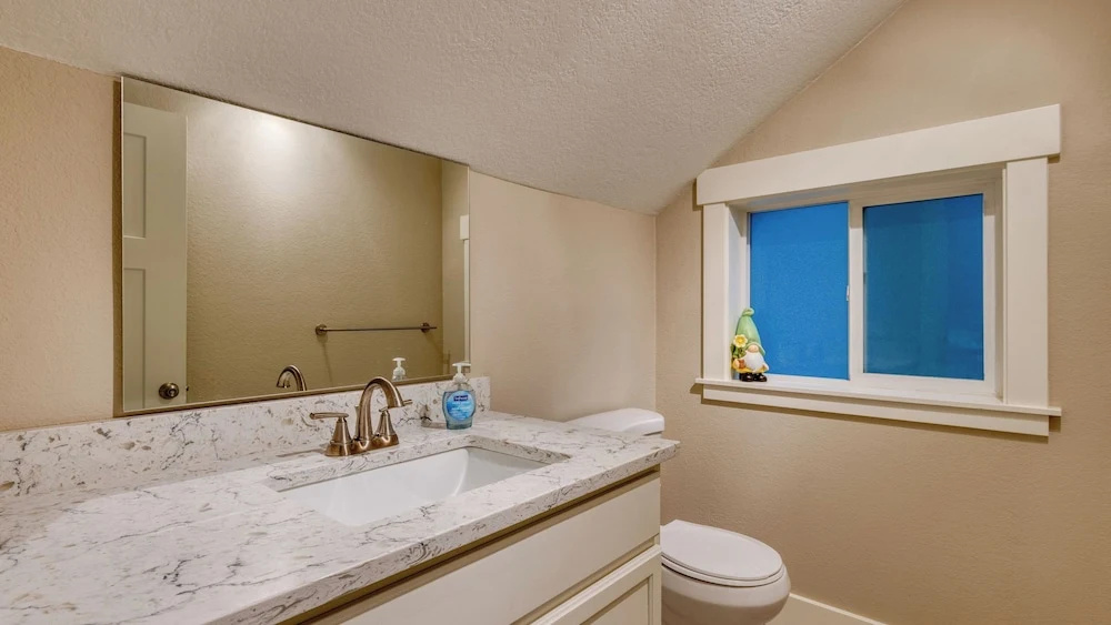 Cozy Cannon Beach Home Near Haystack Rock & Downtown Steps From the Sea by Avantstay