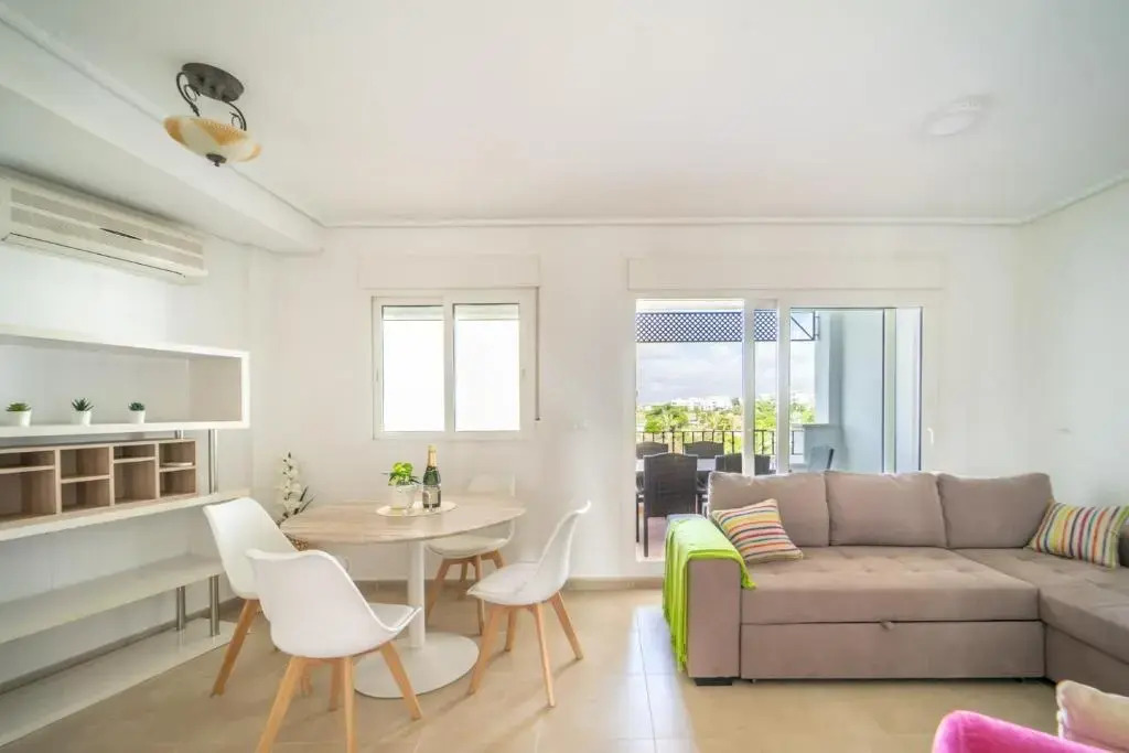 Bright Two Bedroom Apartment - RA721LT