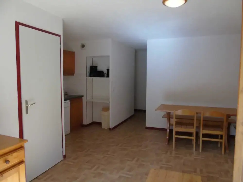 Lou Services Apartment CB67 LSI 001