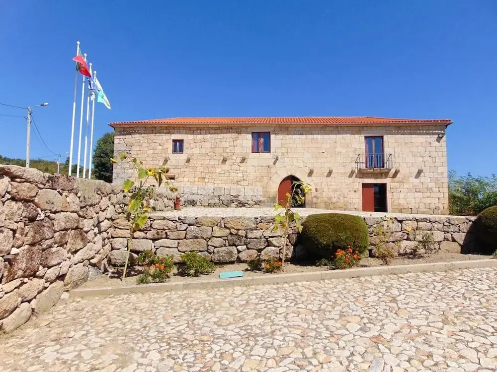 House With 3 Bedrooms in Salzedas, With Wonderful Mountain View and Furnished Garden Near the Beach