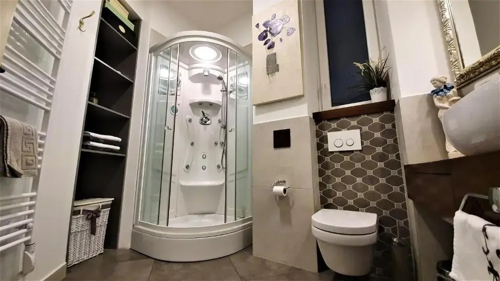 Cont- Luxury Heritage Apartment