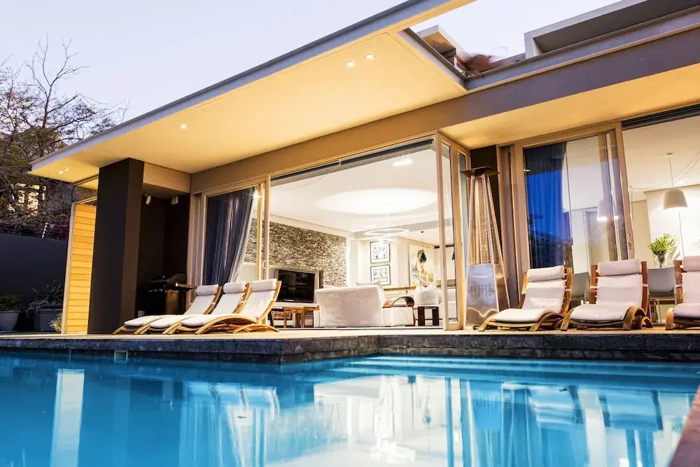 Luxury 5-star Private 4-bed Villa With Pool and Views Close to Camps Bay Beach