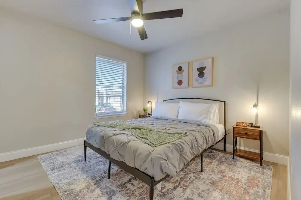 6 Mi to At&t Stadium: Grand Prairie Apt w/ Balcony