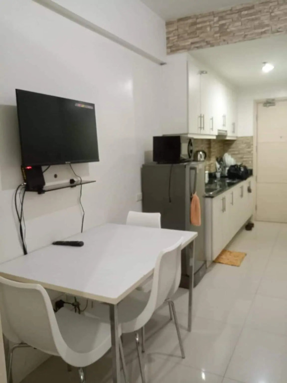 Chins Place Sea Residences MOA