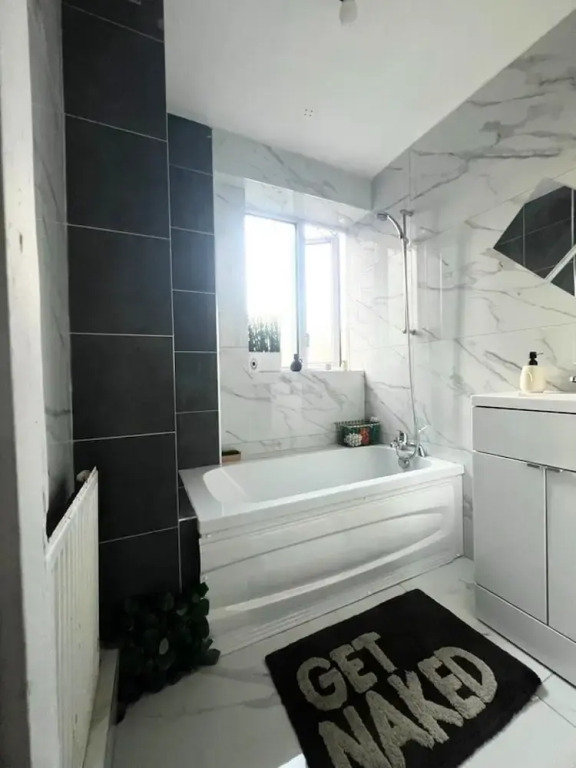London Luxe Apartment - Spacious & Stylish