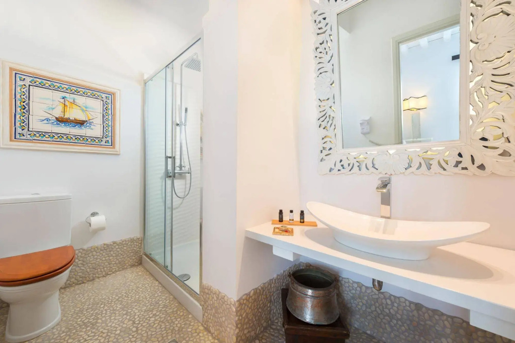 F Fine Suites