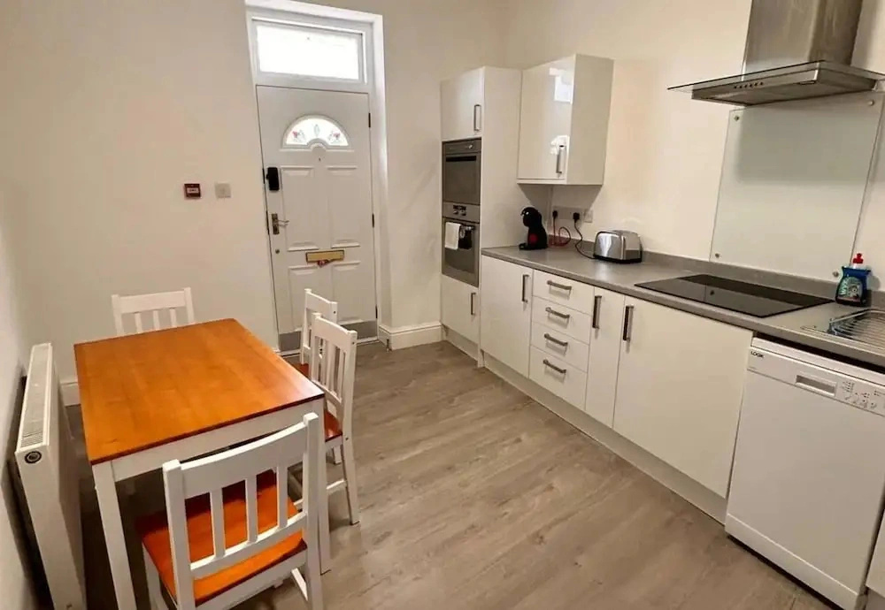 Near Beach - Parking - Wifi - Sleeps 2