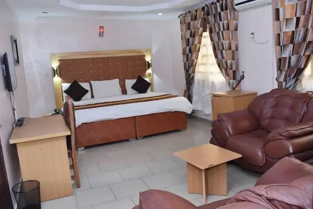Rosrit Hotel and Suites