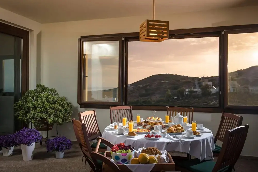 Stylish Landscaped Villa With Private Pool and Childrens Games 700m to Beach 1km to Restaurant