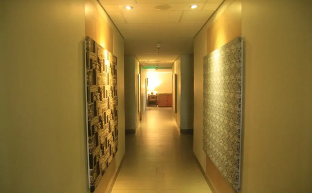 Grandmas Plus Hotel Airport