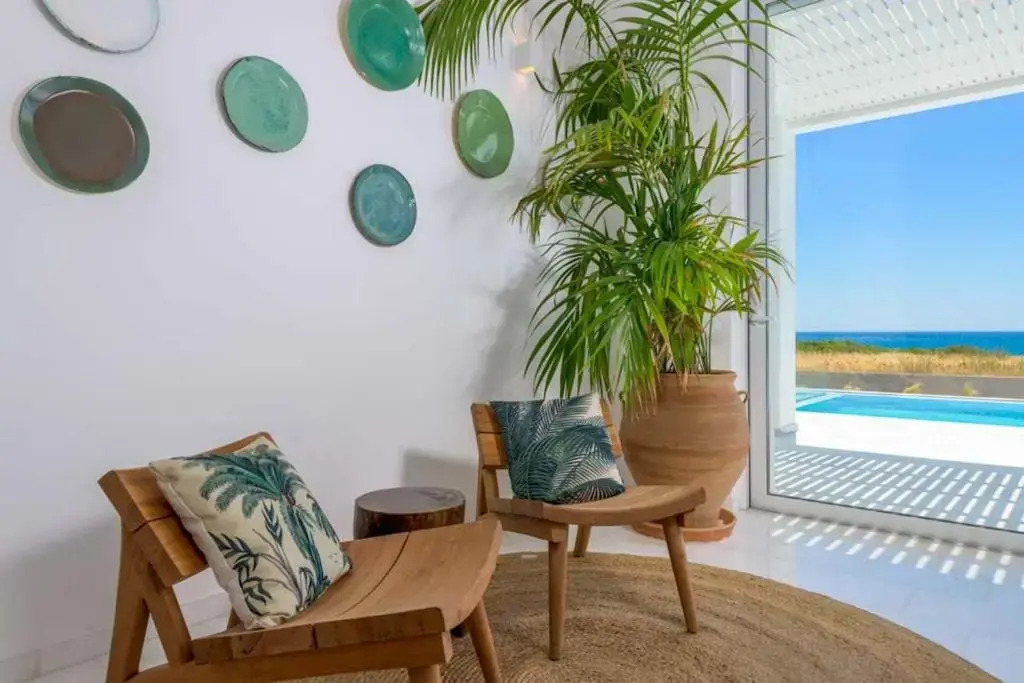 Seashore Villa - Luxury Beachfront - Pool & Sea View