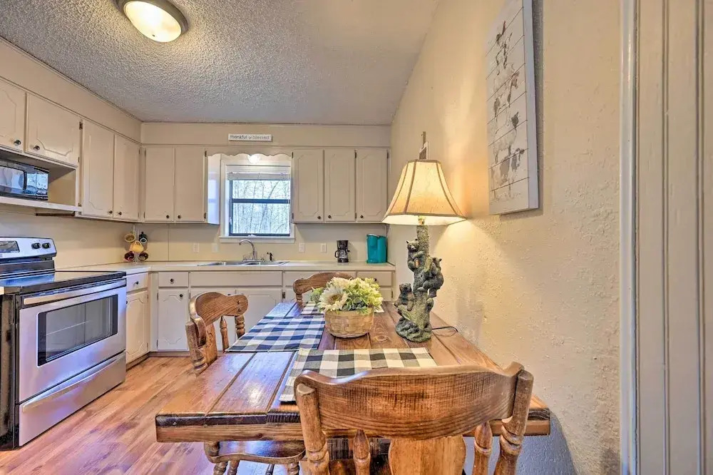 'hidden Oaks' Broken Bow Vacation Rental, Pets OK!