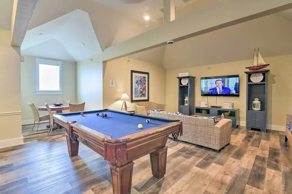 Bay Views! Family-friendly Galveston Resort House