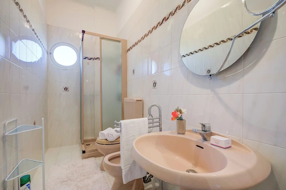 Sofy Apartment- Sea View & Private Parking