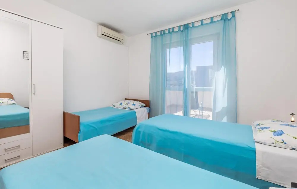 Awesome Apartment in Pag With Wifi and 3 Bedrooms