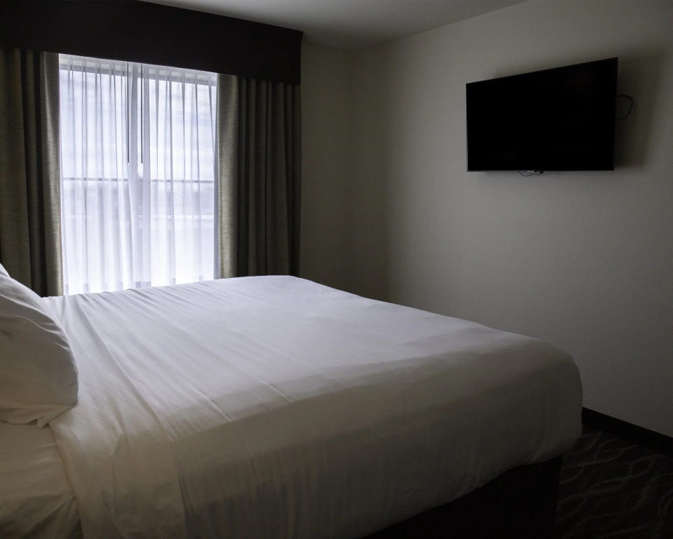 Cobblestone Hotel & Suites - Two Rivers