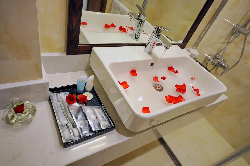 Lenid Ocean View Hotel