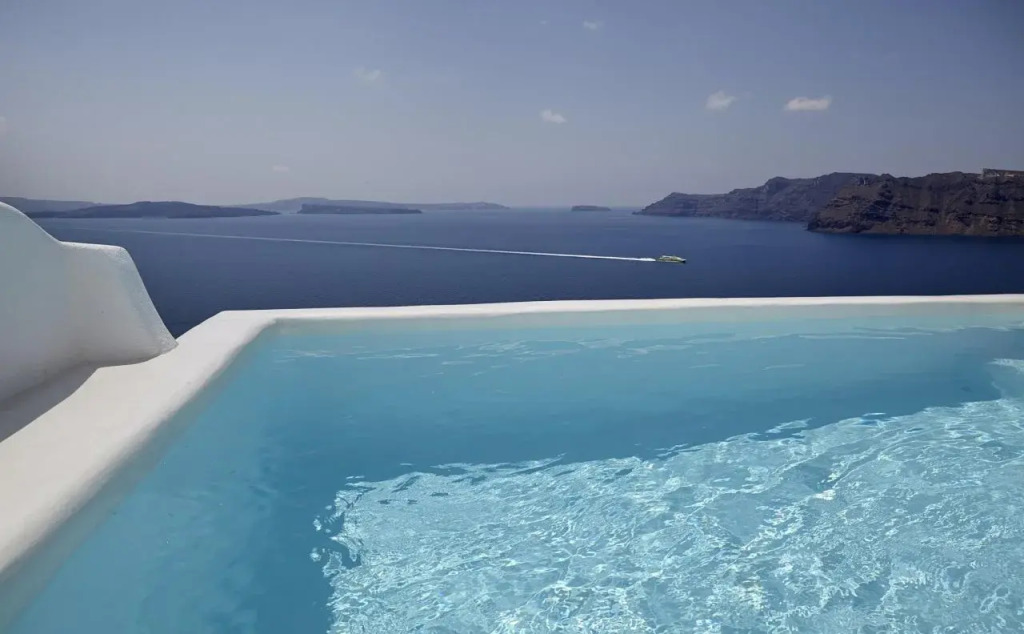 Liakada Oia Suites