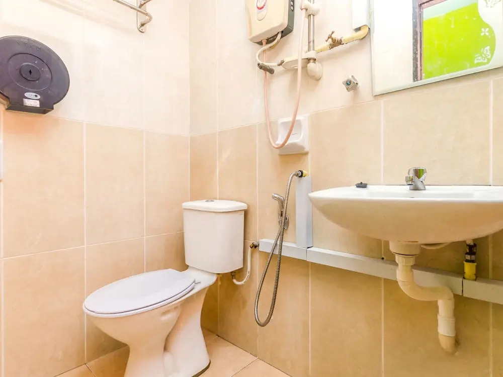 OYO 89703 B Link Hotel