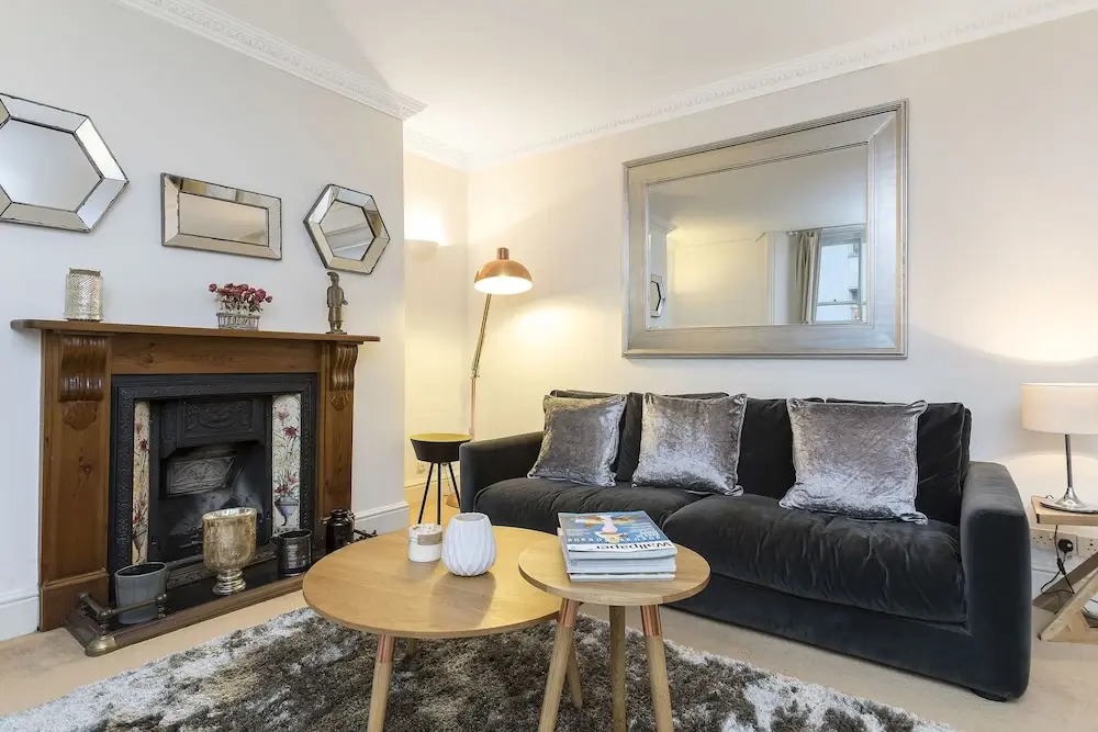 Club Living - Baker Street Apartments