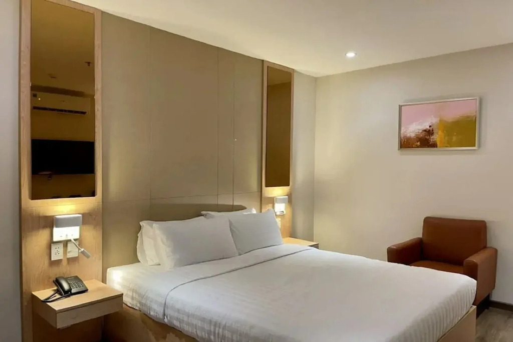 Lanura Apartments and Hotel