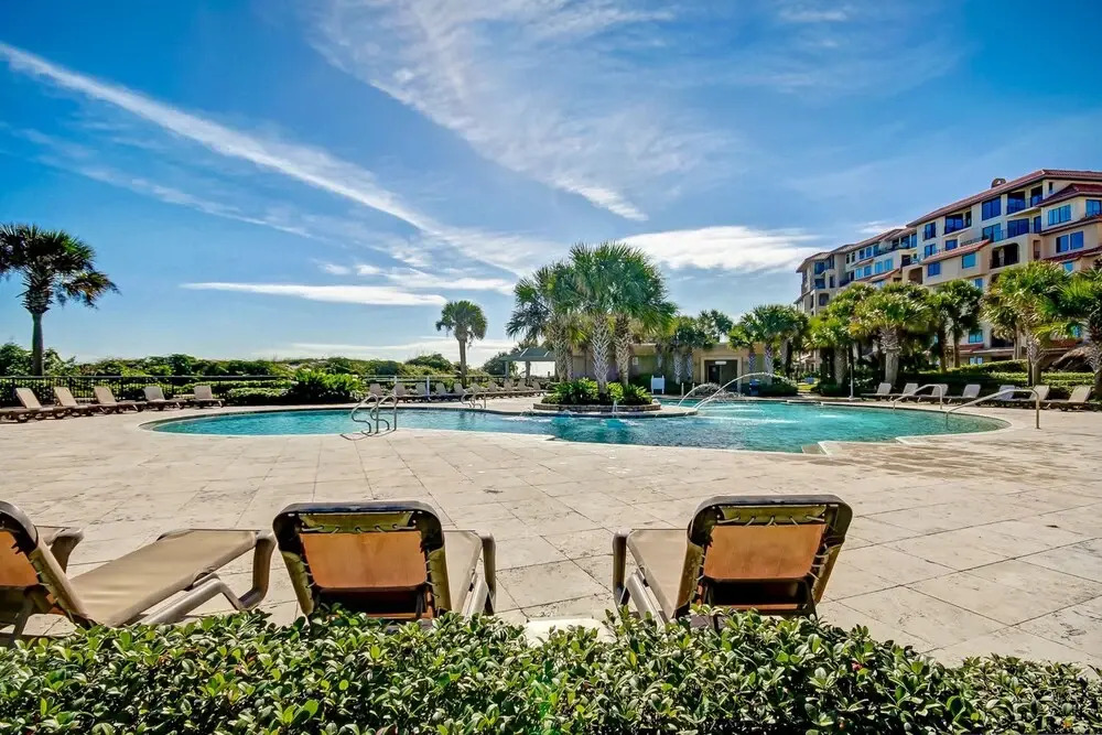 Attractive Home Steps From Ocean With Pool, Central AC, Deck & Fast Wifi
