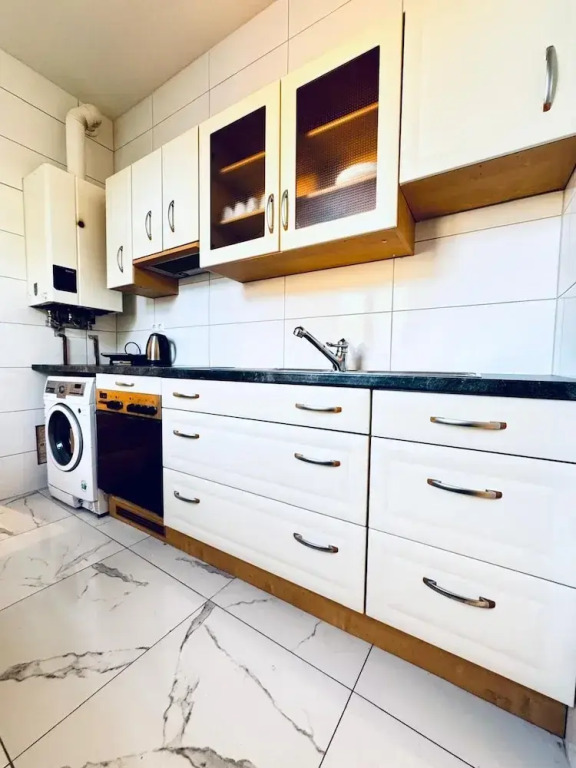 Cozy 3BR Apt Near Kaufpark Alterlaa