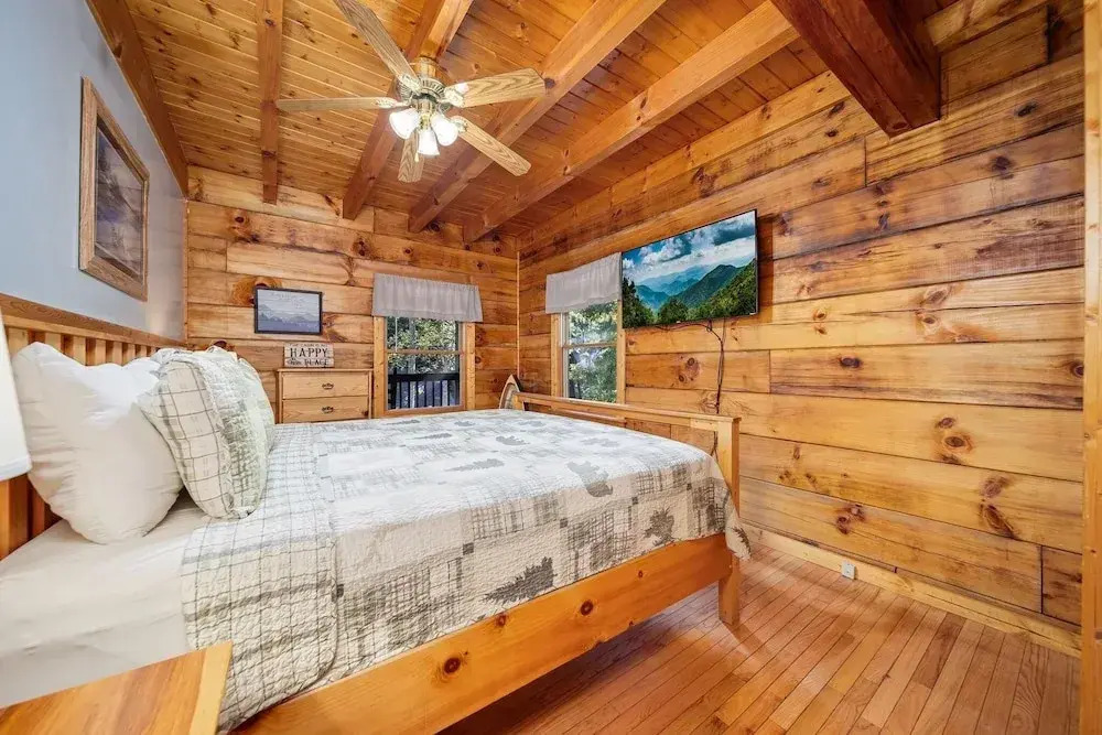 Er299 - Possum Hollow 4 Bedroom Cabin by RedAwning
