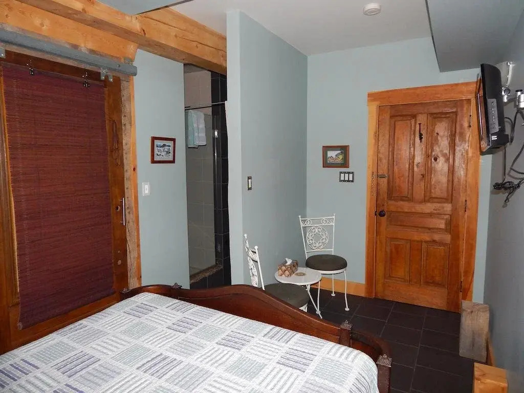 Blue Tin Roof Bed & Breakfast