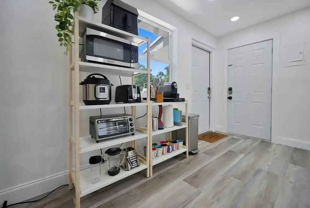 4 to 14 Guests, 2 Kitchens, Jungle Retreat BBQ Patio