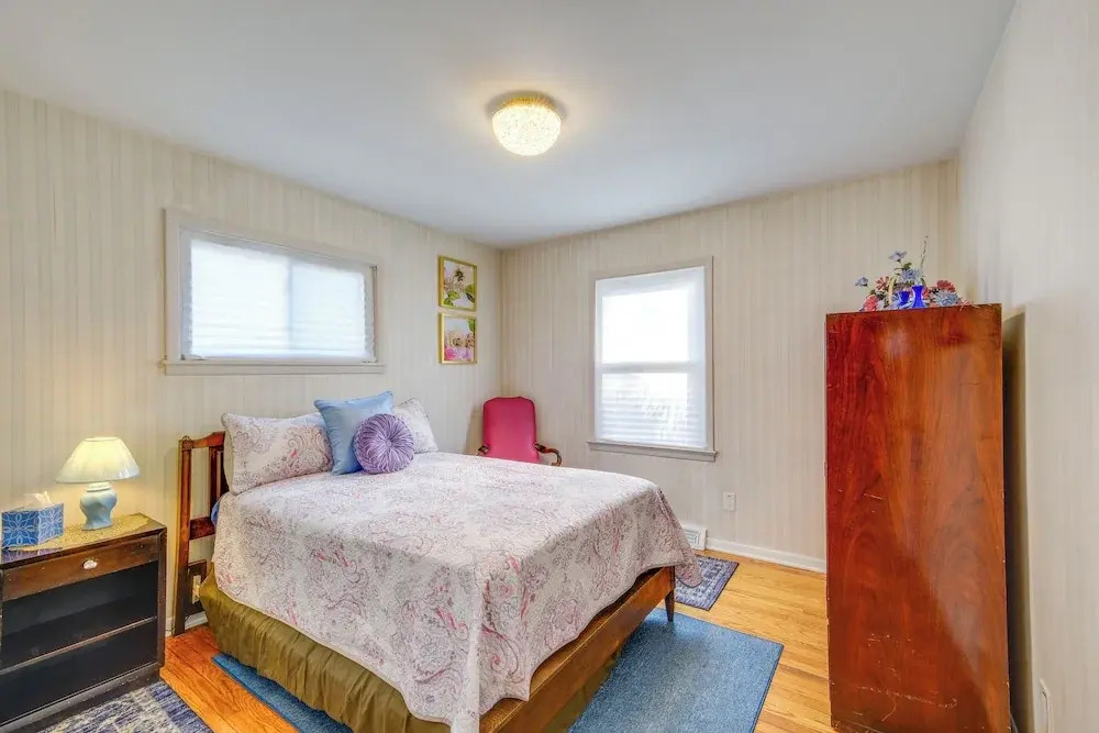 Charming Home - 4 Mi to Euclid Creek Reservation