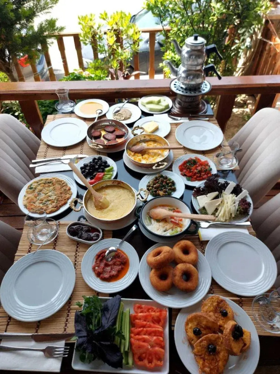 Li̇mi̇s Otel