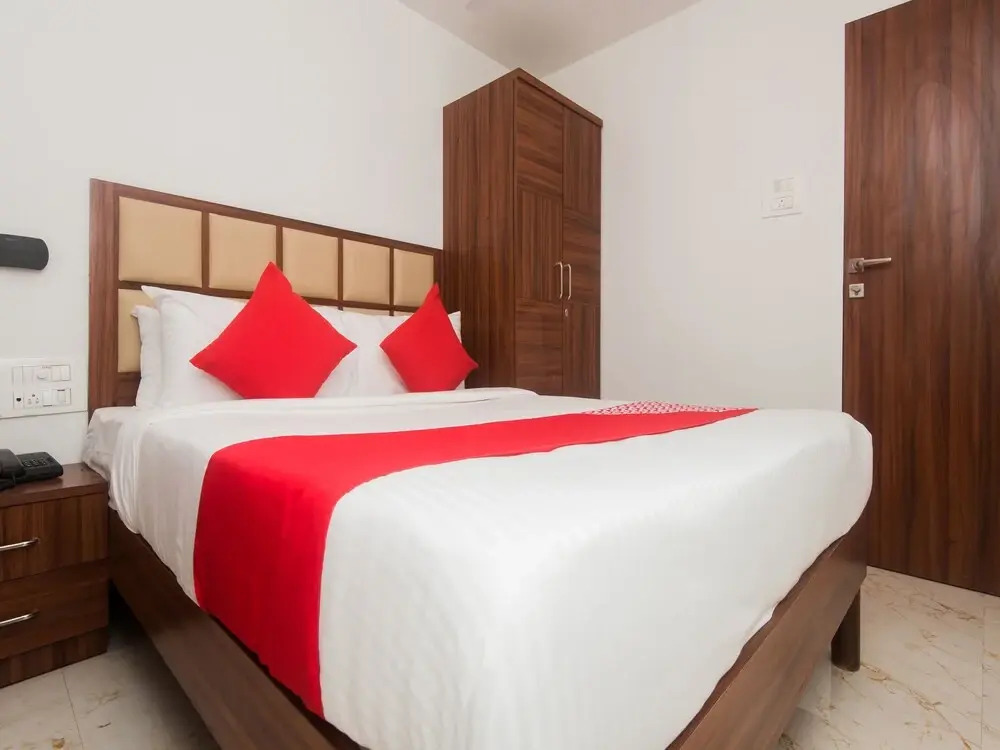 OYO 15902 Hotel Oyster Executive