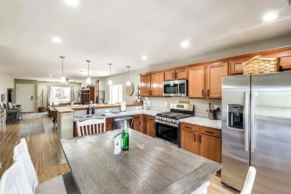 4 Mi to Lake: Show Low Home w/ Hot Tub