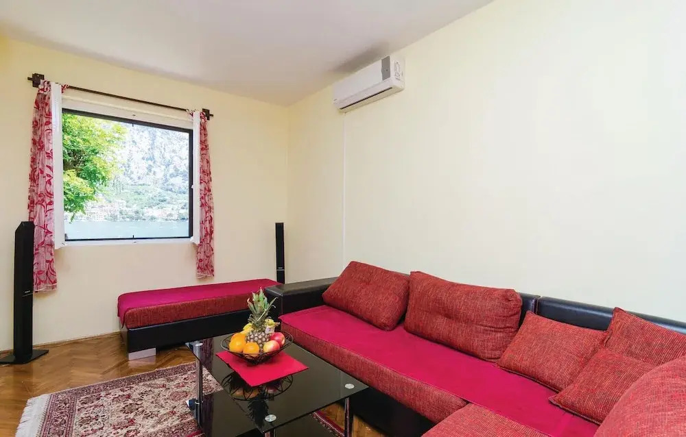1 Bedroom Beach Front Home In Kotor