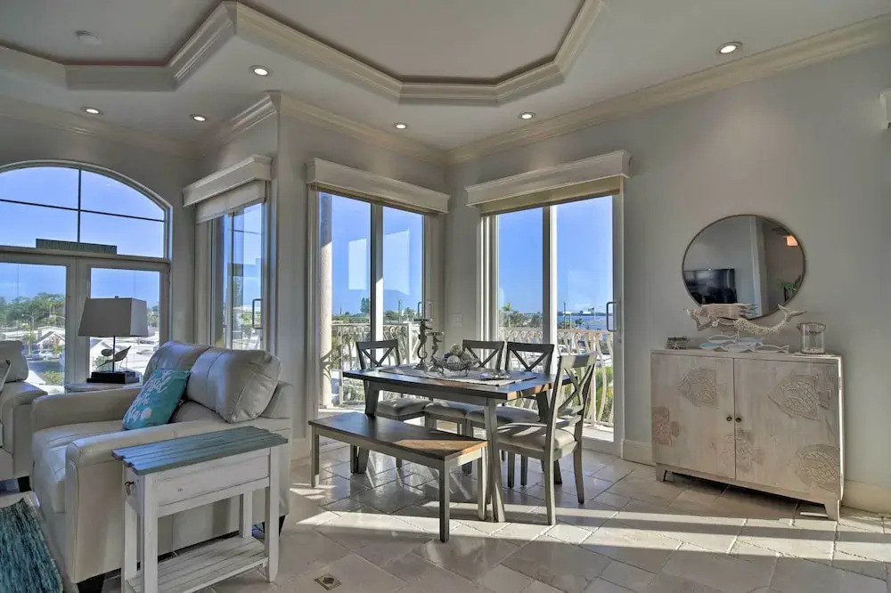 Bradenton Townhome - Walk to Locals-only Beach!