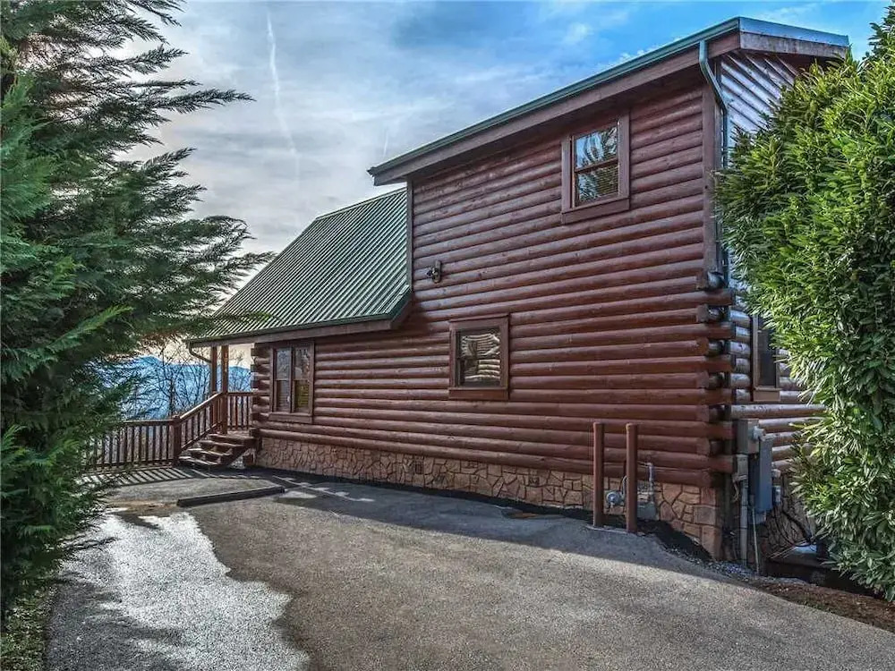 Timeless Mountain View, 3 Bedrooms, Pool Access, Hot Tub, Arcade, Sleeps 10