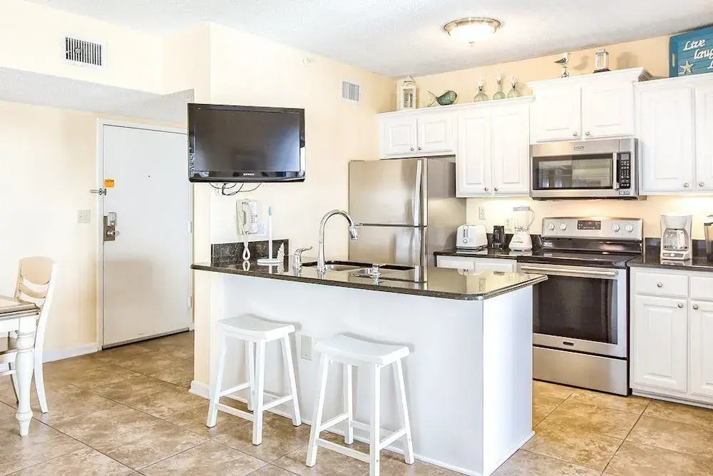 Gulf Shores Condo with Dazzling View by RedAwning